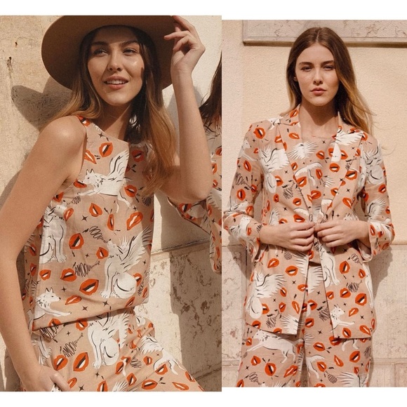 LAS SURENAS Wolf Kisses Amore Lip Print Linen Sleeveless Top Camisole Blouse NEW - Picture 1 of 15